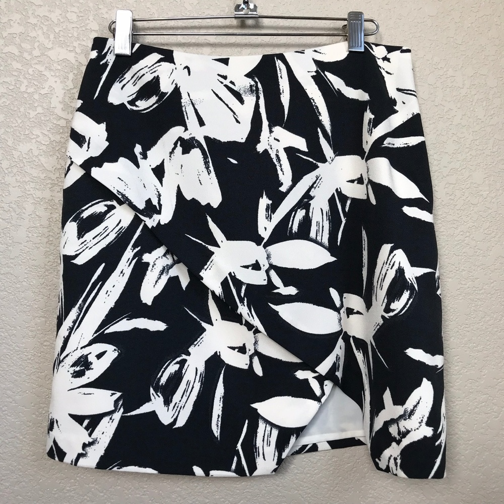 Banana Republic Navy & White Floral Tulip Skirt